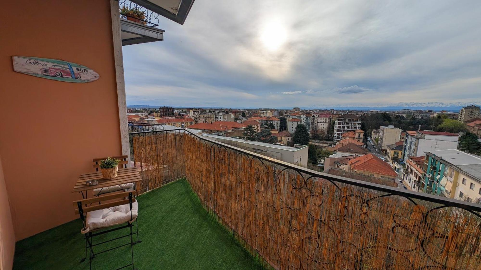 Ferienwohnung La Terrazza Del Re Vercelli Exterior foto