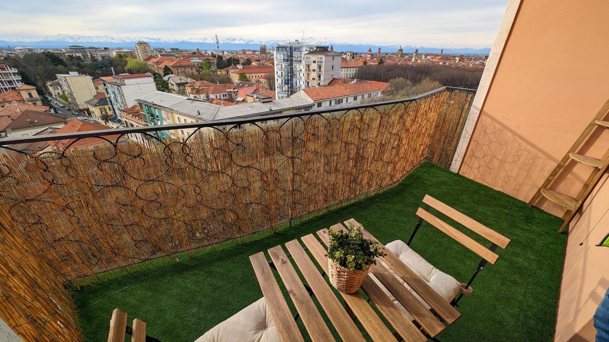Ferienwohnung La Terrazza Del Re Vercelli Exterior foto